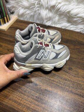 New Balance Kids Gray and Cream Lace-Up Sneakers with Maroon Accents